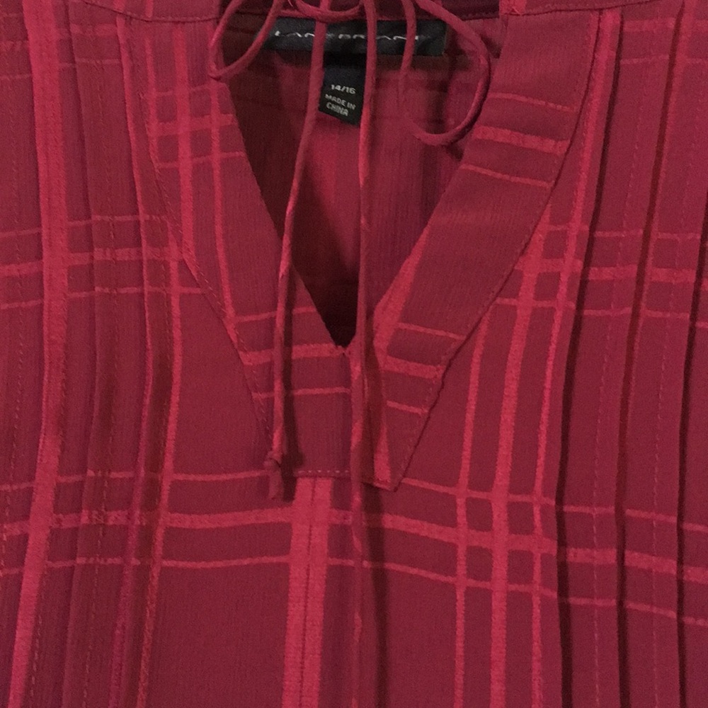 Ruffle Bottom Top - Picture 2 of 6